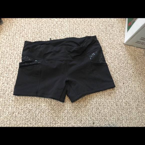 Lulu shorts size 4 - Picture 2 of 6